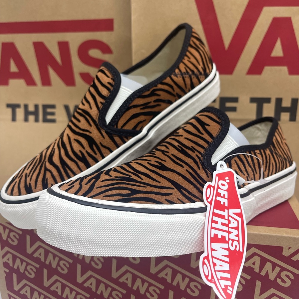 Vans Women's Slip-On Sf (Animal Stripes) Black /Marshmallow Sneakers
VN0A5HYQ9ZY - Picture 16 of 16